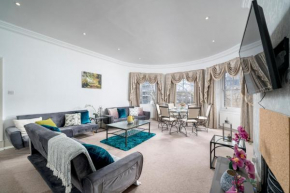SPACIOUS London Canary Wharf Apartments Near London 02 Arena, ExCel Exhibition Centre, with Free Parking & WiFi